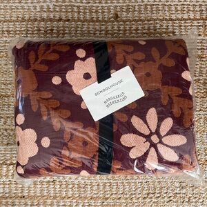 Schoolhouse Marguerita Quilt in Raisin NWT
